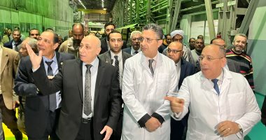 وزير التموين يتفقد مراحل إنتاج مصنع الورق بقوص فى قنا