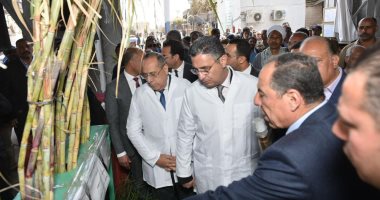 وزير التموين يشيد بجهود العاملين بمصنعي السكر والورق بقنا