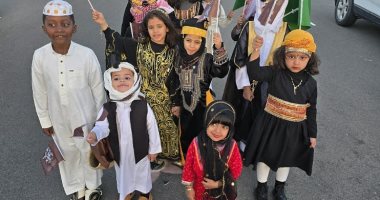 احتفالات يوم تأسيس السعودية.. مدينة الورود تحتفل برقصات فلكلورية وارتداء للأزياء التراثية.. "الداخلية" تطلق مبادرة "مكان التاريخ".. قادة العالم يهنئون خادم الحرمين.. والملك سلمان: نعتز بذكرى تأسيس دولتنا