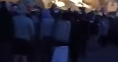 إقبال السائحين على معبد أبو سمبل واصطفافهم فى طابور سياحى لمشاهدة تعامد الشمس إقبال السائحين على معبد أبوسمبل