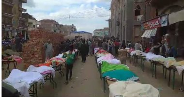 5 آلاف صينية طعام احتفالا بـ"صب سقف" الدور الثانى بمسجد قرية فى كفر الشيخ..فيديو تقديم صواني الطعام