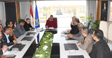 محافظ أسوان يوجه بتعزيز أرصدة السلع الأساسية استعدادا لشهر رمضان