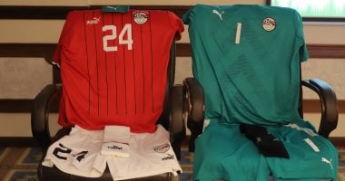 الشبكة نيوز : 
                                            منتخب الكرة النسائية بالقميص الأحمر والشورت والجوارب البيضاء أمام رواندا
                                        