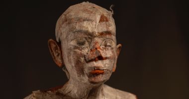 زاهي حواس يصدر تقريرًا وبيانًا حول تكسيره تمثالًا أثريًا بسقارة: أكاذيب تمثال سقارة