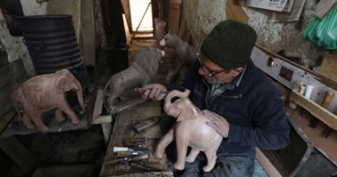 منحوتات خشبية بديعة.. النحت مهنة تقليدية لسكان كشمير الهندية