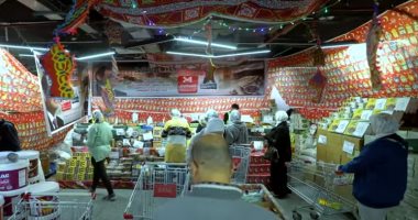 مبادرة "كلنا واحد".. خطوة إنسانية تضيء درب رمضان لملايين المصريين..الداخلية تمد يد العون للمواطنين بسلع مخفضة وجودة مرتفعة ..المواطنون لـ"اليوم السابع": شكرا للرئيس السيسي لسعيه دائما لتخفيف الأعباء عن كاهلنا