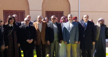 محافظ جنوب سيناء وعدد من المحافظين السابقين يتفقدون 60 منزلا بدويا برأس النقب اللواء خالد مبارك محافظ جنوب سيناء يتفقد قرية البيوت البدوية