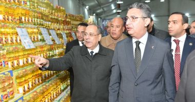 كل ما تحتاجه الأسرة المصرية من سلع غذائية ولحوم بمعرض القابضة للصناعات الغذائية.. يتضمن 580 صنفًا من المنتجات.. تخفيضات على الأسعار تصل إلى 30%.. ووزير التموين يقرر مد فترة العمل بمعارض أهلا رمضان في المحافظات