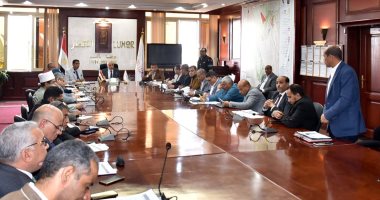 محافظ الأقصر يعلن تخصيص أرض لإقامة مدرسة بقرية توماس ونقطة إطفاء بالطود.. صور