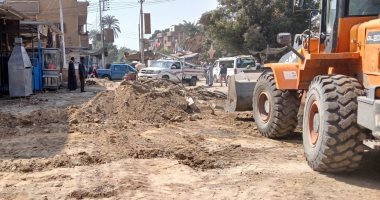 مدينة القرنة فى الأقصر تشهد أعمال تطوير ورصف طريق وادى الملكات.. صور