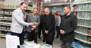 محافظ المنيا يتفقد معرض الشركة المصرية ضمن سلسلة معارض "أهلا رمضان"