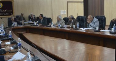مجلس جامعة أسوان يناقش انتظام العملية التعليمية خلال الفصل الدراسى الثانى