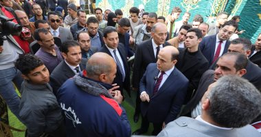 محافظ كفر الشيخ يستمع لطلبات أهالى قرية نصره خلال جولته الميدانية.. صور