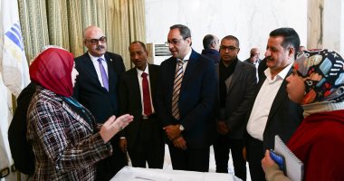 محافظ قنا يشهد ندوة للتوعية بالكشف المبكر عن سرطان الثدى بنادى الفتيات