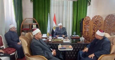 وكيل أوقاف الإسكندرية يعقد اجتماعا طارئا بمديرى الإدارات لبحث استعدادات رمضان
