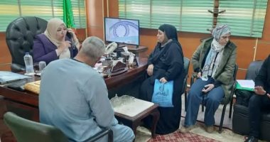 رئيس مركز ومدنية منوف تلتقى عددا من المواطنين لبحث الشكاوى وتنفيذ طلباتهم جانب من لقاء المواطنين