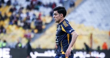 أشرف بن شرقى لاعب الاهلى