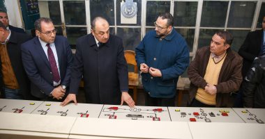 وزير قطاع الأعمال يتفقد محطة الكهرباء وعددا من المصانع القديمة بشركة غزل المحلة