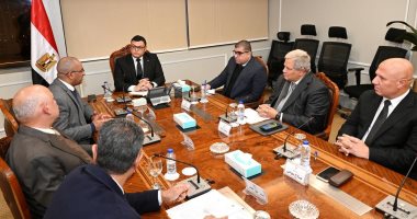 وزير الإسكان يتابع سير العمل في محطة التنقية الشرقية لمعالجة الصرف الصحي