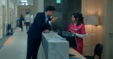 أحمد عبد الوهاب يغازل الفتيات بالمستشفى فى الحلقة الأولى من مسلسل الكابتن الفنان أحمد عبد الوهاب يغازل إحدى العاملات بالمستشفى