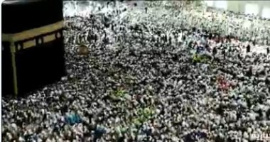 شاهد.. أعداد غفيرة من المصلين والمعتمرين فى أول أيام رمضان بالمسجد الحرام 