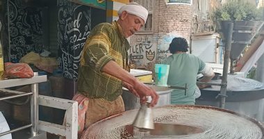 رمضان يعنى الكنافة.. أسرار الصنعة من أقدم كنفانى فى المنوفية "فيديو" أقدم كنفاني في المنوفية