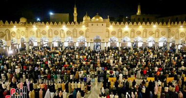 ألاف يؤدون صلاتي العشاء والتراويح في الجامع الأزهر في الليلة الثانية من شهر رمضان المبارك صلاة الترويح من الجامع الأزهر الشريف