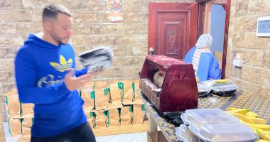 مطبخ خيري يجهز وجبات للمصابين الفلسطينيين ومرافقيهم فى العريش.. فيديو