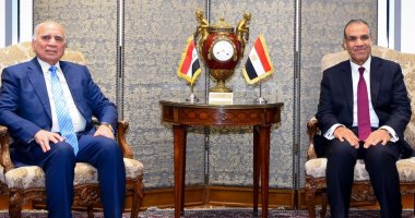 وزير الخارجية يبحث مع نظيره العراقي خطة إعادة إعمار غزة 