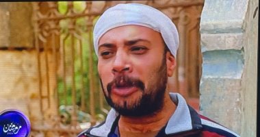 حاتم صلاح "تربي" في الحلقة الثانية من مسلسل إخواتي