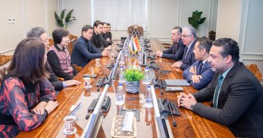 "اقتصادية قناة السويس" توقع مشروعين جديدين بالقنطرة غرب الصناعية لصناعات المنسوجات