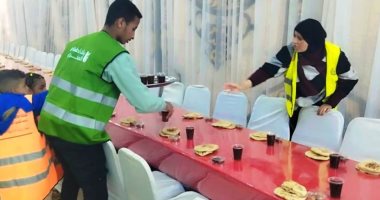 محافظ أسوان يتابع جهود تجهيز وتقديم 500 وجبة إفطار وسحور.. صور
