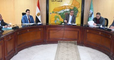محافظ الفيوم يتابع الأداء بملفي التصالح والتقنين ويوجه بتسريع وتيرة العمل  