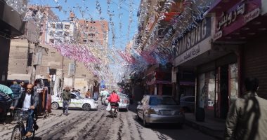 رمضان فرحة.. الزينة أشكال وألوان فى شوارع المنيا (فيديو)