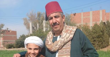 أحمد الشبكى مع والده المطرب الشعبى