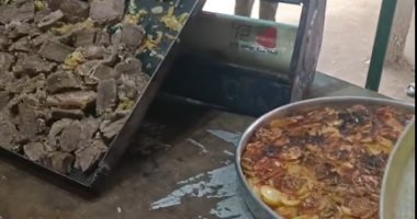 أرز وكفتة ولحمة.. 300 وجبة إفطار من مطبخ الخير بقرية كفر بلمشط المنوفية