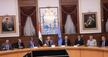 محافظ القاهرة يصدر قرارا بتشكيل جهاز تنفيذى لتطوير منطقة شق الثعبان جانب من الاجتماع
