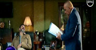 مسلسل الكابتن حلقة 5.. أكرم حسني يستولى على أوراق محسن منصور ويساومه على تدريب ناديه