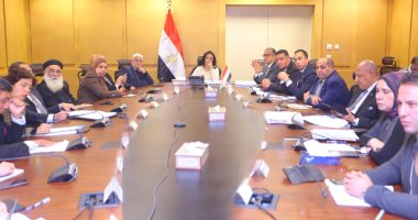 وزيرة التضامن تستعرض الخدمات لمستحقى النفقة وتخفيف معاناة المستفيدين جانب من الاجتماع