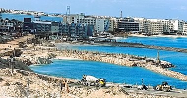 مشروع تطوير كورنيش مطروح خطوة على طريق التنمية السياحية.. المحافظة تسابق الزمن للانتهاء من قطاعات المرحلة الأولى قبل المصيف.. أعمال التطوير السياحى والحضارى تغير وجه المدينة وتتماشى مع الطفرة التنموية.. صور جانب من أعمال التطوير