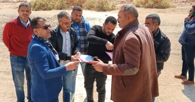 تسليم 10 قطع أراض بالمنطقة الصناعية بالبغدادى لإقامة مصانع رخام وجرانيت.. صور 