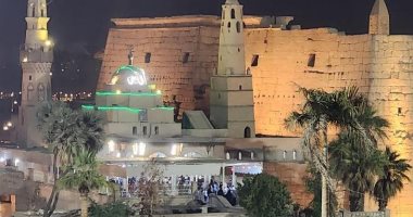 مسجد أبو الحجاج الأقصرى مبني داخل كنيسة فى معبد فرعونى.. مستوحى من طراز المساجد الفاطمية القديمة.. إمام الجامع: وُلد العارف بالله سيدى أبو الحجاج الأقصرى فى بغداد واحترف صناعة الغزل وتفرغ للوعظ.. صور