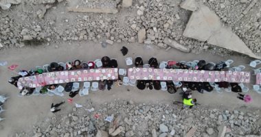 إفطار جماعى على أنقاض الحرب.. السوريون يزينون شوارع دمشق رغم الدمار الإفطار فى شوارع دمشق