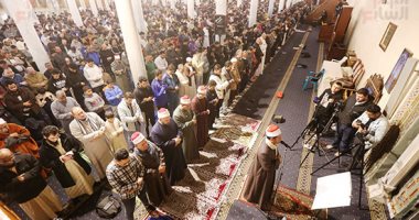 بقلوب مطمئنة.. صلاة تراويح الليلة السادسة لشهر رمضان من مسجد عمر بن العاص صلاة الشعاء والتراويح