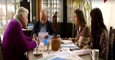 مسلسل كامل العدد حلقة 6.. تيمور يعنف حسين فهمي لمحاولته ابلاغ دينا الشربيني بحصوله على قرض