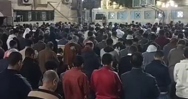 أجواء روحانية فى المنيا.. استمع لأجمل صوت فى صلاة التراويح.. فيديو