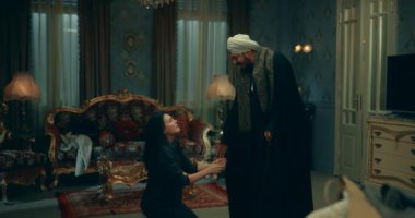 مسلسل حكيم باشا الحلقة 5.. دينا فؤاد تتوسل لمصطفى شعبان أن يتركها فى القصر تربى ابنهما