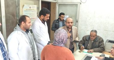 مدير صحة سوهاج يتفقد 3 وحدات صحية لمتابعة سير العمل وتحسين الخدمات جانب من الجولة