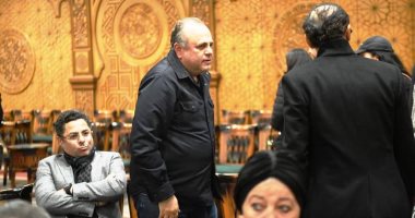 عمرو الفقى وخالد زكى والسبكى وإيهاب فهمى فى عزاء والد دينا كُريم بمسجد الشرطة عزاء والد دينا كُريم