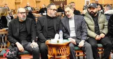 الشبكة نيوز : 
                                            عمرو يوسف وفتحى عبد الوهاب وحسام صالح ونجوم الفن فى عزاء والد دينا كُريم
                                        